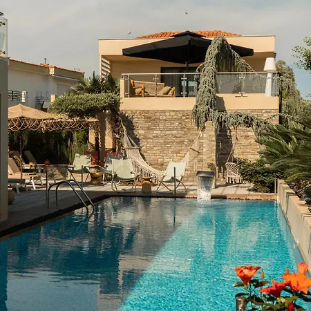 Daire Village Esperia Potos